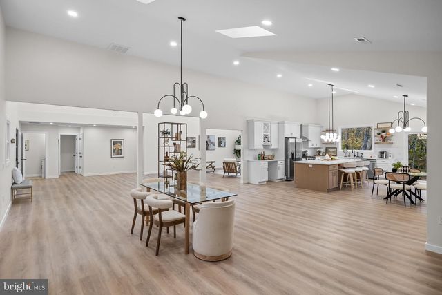 17 W DELAWARE TRL, Medford, NJ 08055