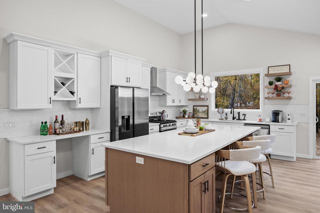 17 W DELAWARE TRL, Medford, NJ 08055