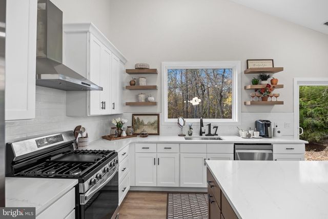 17 W DELAWARE TRL, Medford, NJ 08055