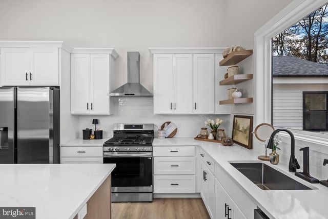 17 W DELAWARE TRL, Medford, NJ 08055