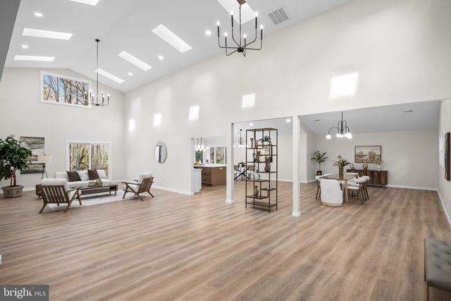 17 W DELAWARE TRL, Medford, NJ 08055