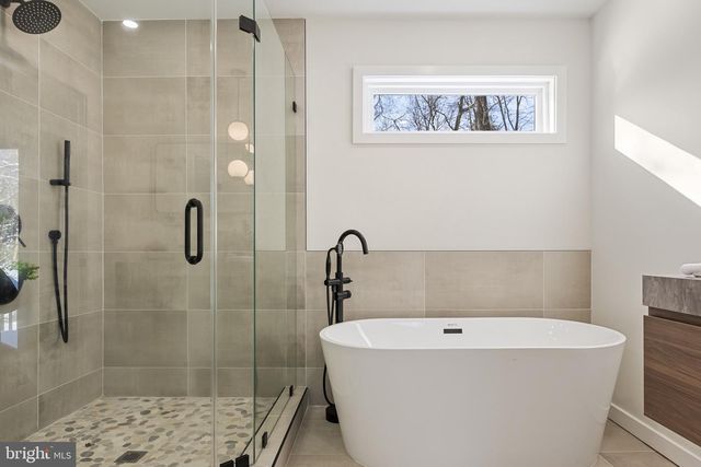 17 W DELAWARE TRL, Medford, NJ 08055