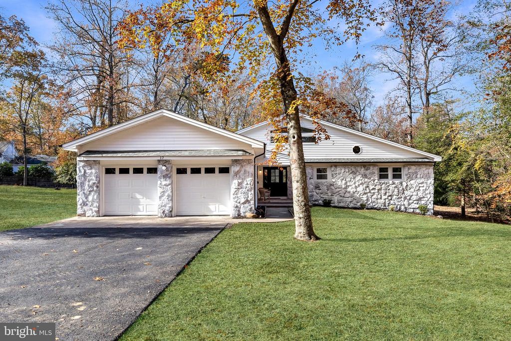 17 W DELAWARE TRL, Medford, NJ 08055