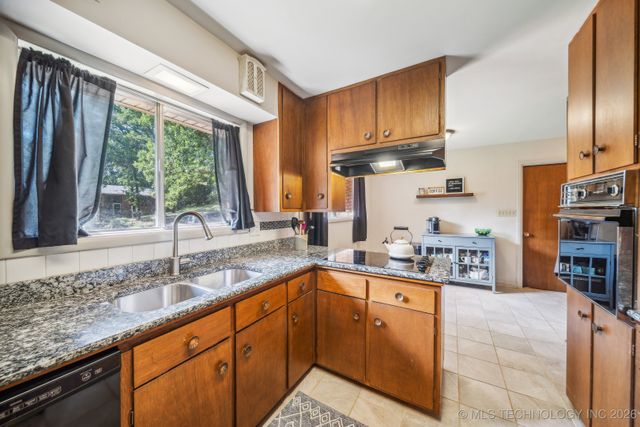 1408 Rockdale Road, Bartlesville, OK 74006