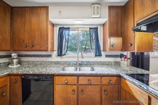 1408 Rockdale Road, Bartlesville, OK 74006