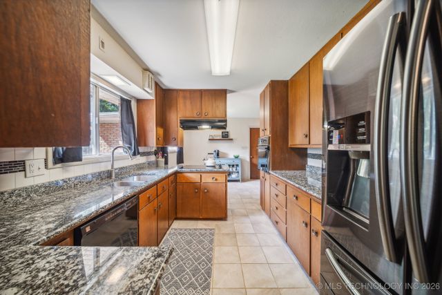 1408 Rockdale Road, Bartlesville, OK 74006