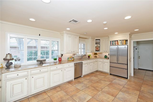 414 Barracuda Pl, Corpus Christi, TX 78411