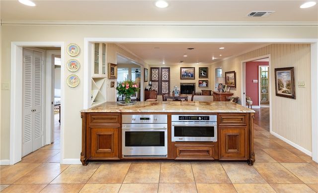 414 Barracuda Pl, Corpus Christi, TX 78411