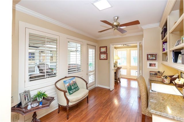 414 Barracuda Pl, Corpus Christi, TX 78411