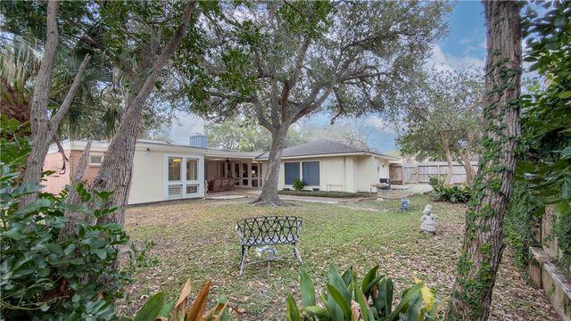 414 Barracuda Pl, Corpus Christi, TX 78411