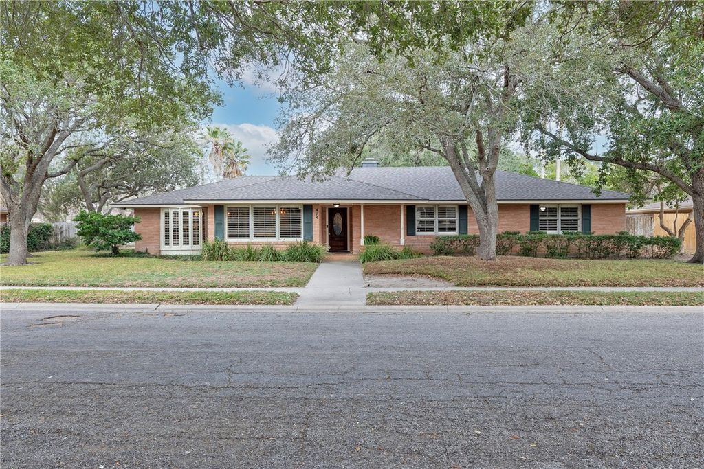 414 Barracuda Pl, Corpus Christi, TX 78411