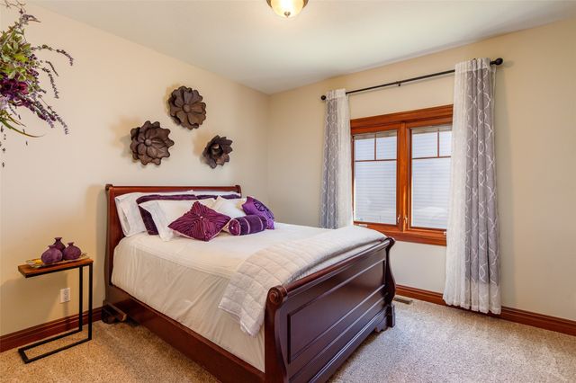 2426 Yorkshire Circle, Ames, IA 50010