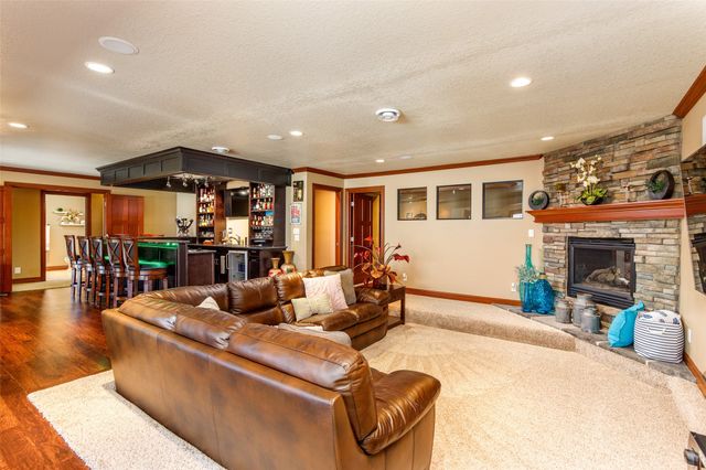 2426 Yorkshire Circle, Ames, IA 50010