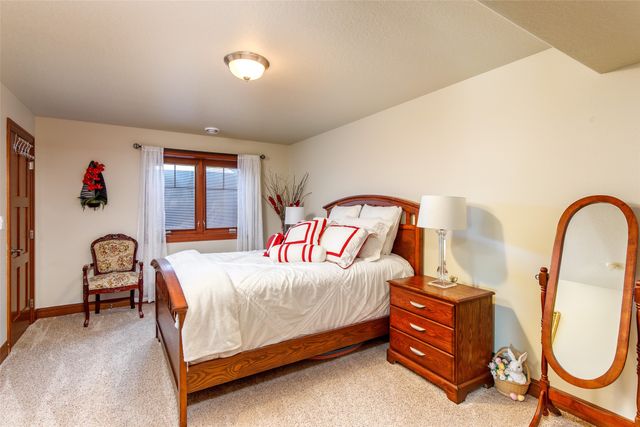 2426 Yorkshire Circle, Ames, IA 50010