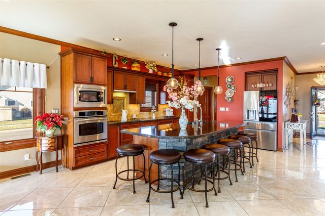 2426 Yorkshire Circle, Ames, IA 50010