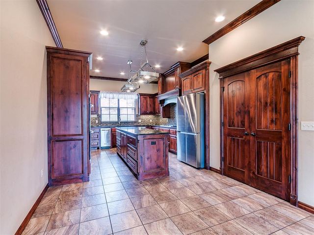 16956 Fox Trot Court, Choctaw, OK 73020