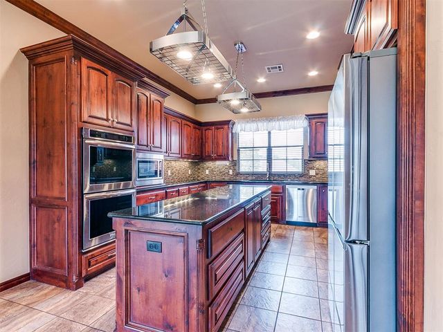 16956 Fox Trot Court, Choctaw, OK 73020