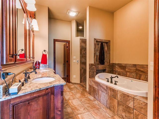 16956 Fox Trot Court, Choctaw, OK 73020