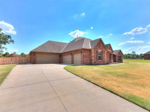 16956 Fox Trot Court, Choctaw, OK 73020