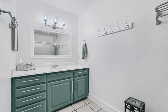 114 E Seminole Drive, Lake Kiowa, TX 76240