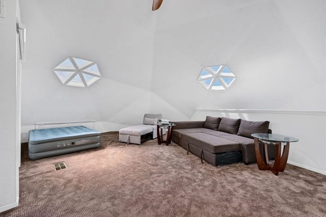 114 E Seminole Drive, Lake Kiowa, TX 76240