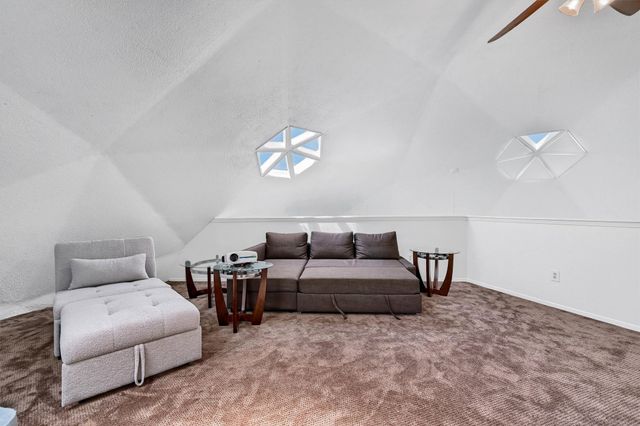 114 E Seminole Drive, Lake Kiowa, TX 76240