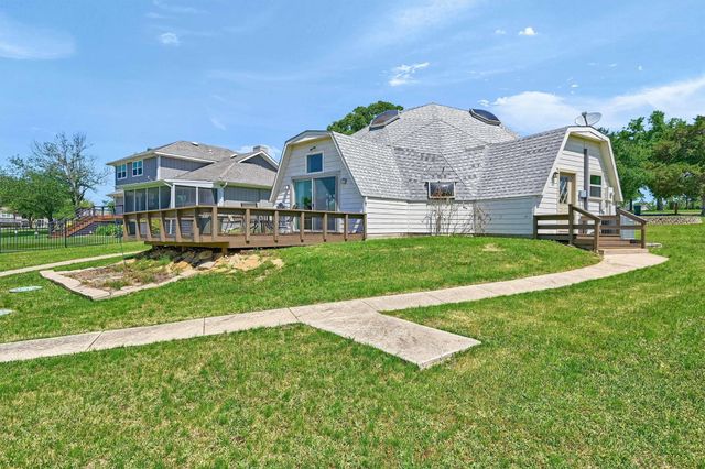 114 E Seminole Drive, Lake Kiowa, TX 76240