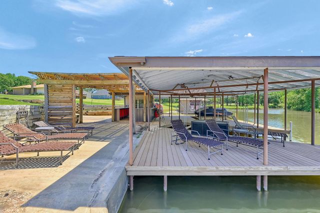 114 E Seminole Drive, Lake Kiowa, TX 76240