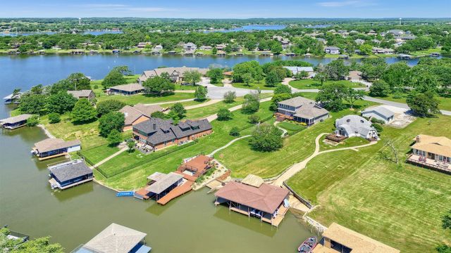 114 E Seminole Drive, Lake Kiowa, TX 76240