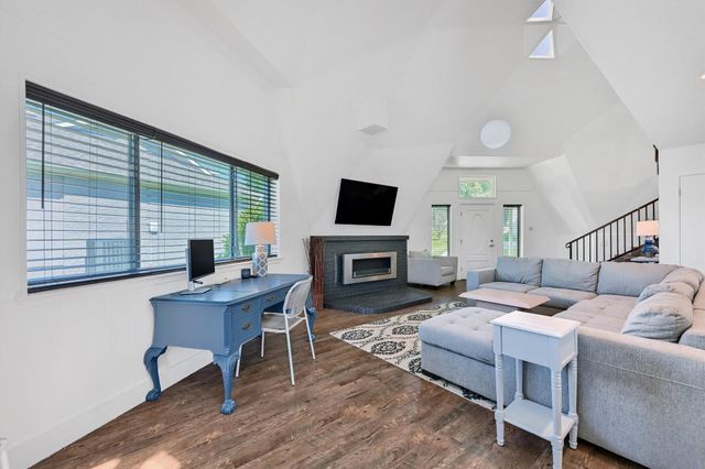 114 E Seminole Drive, Lake Kiowa, TX 76240