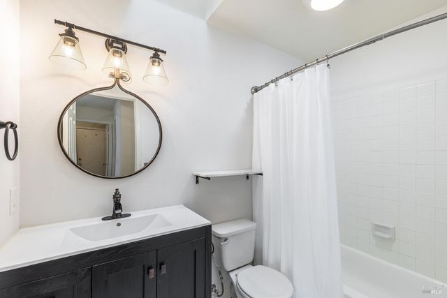 2387 Lujo Ct, Santa Rosa, CA 95403