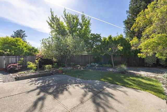 2387 Lujo Ct, Santa Rosa, CA 95403