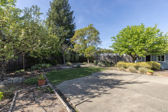 2387 Lujo Ct, Santa Rosa, CA 95403