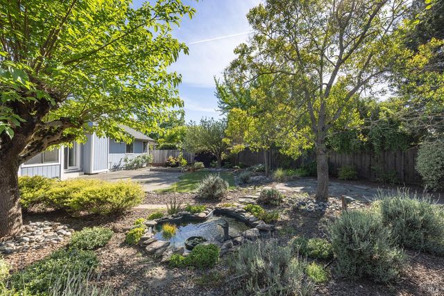 2387 Lujo Ct, Santa Rosa, CA 95403