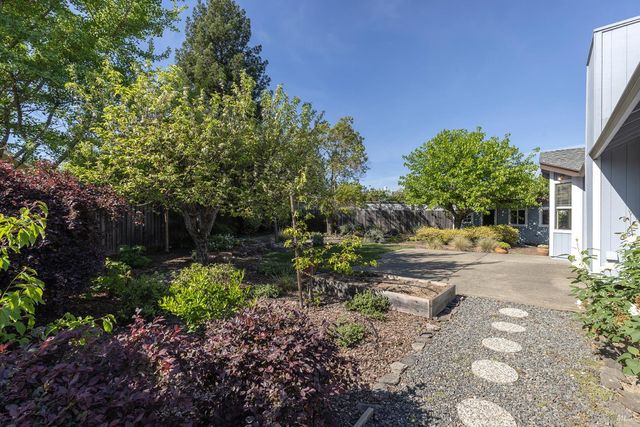 2387 Lujo Ct, Santa Rosa, CA 95403