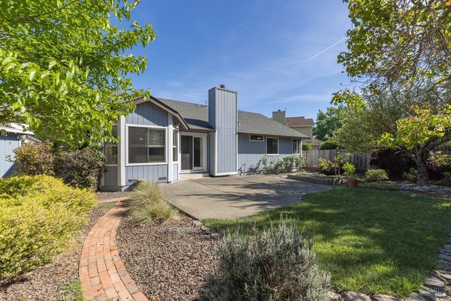 2387 Lujo Ct, Santa Rosa, CA 95403