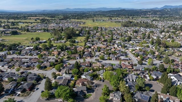 2387 Lujo Ct, Santa Rosa, CA 95403