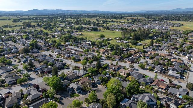 2387 Lujo Ct, Santa Rosa, CA 95403