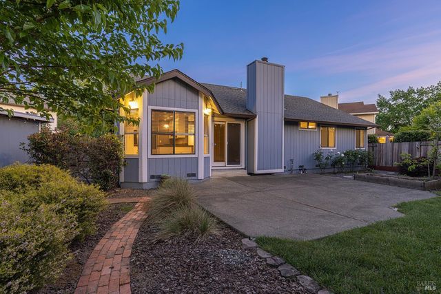 2387 Lujo Ct, Santa Rosa, CA 95403