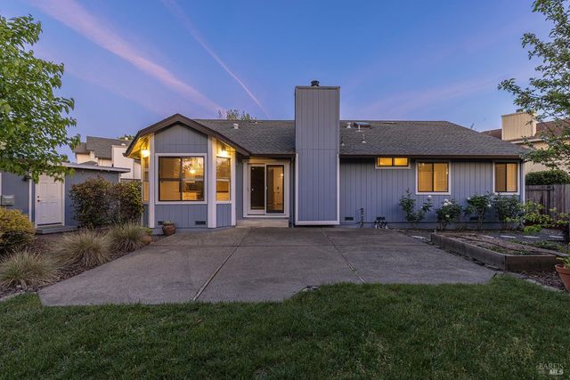 2387 Lujo Ct, Santa Rosa, CA 95403