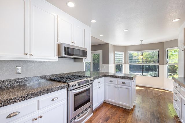 2387 Lujo Ct, Santa Rosa, CA 95403