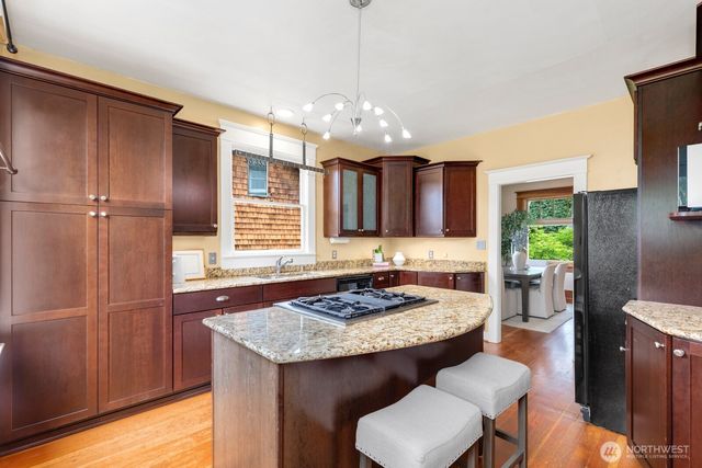 4611 34th Avenue W, Seattle, WA 98199