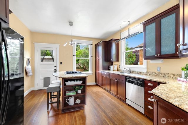 4611 34th Avenue W, Seattle, WA 98199