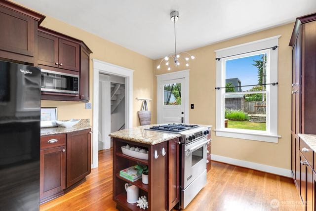 4611 34th Avenue W, Seattle, WA 98199