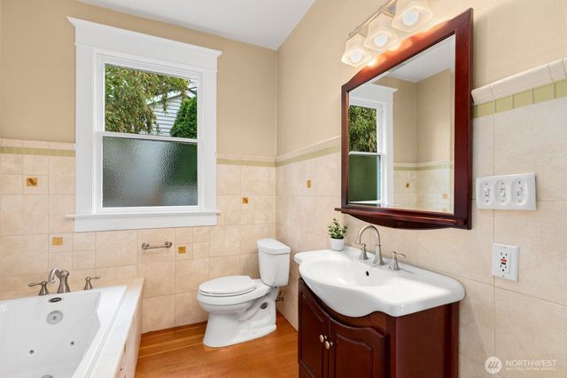 4611 34th Avenue W, Seattle, WA 98199