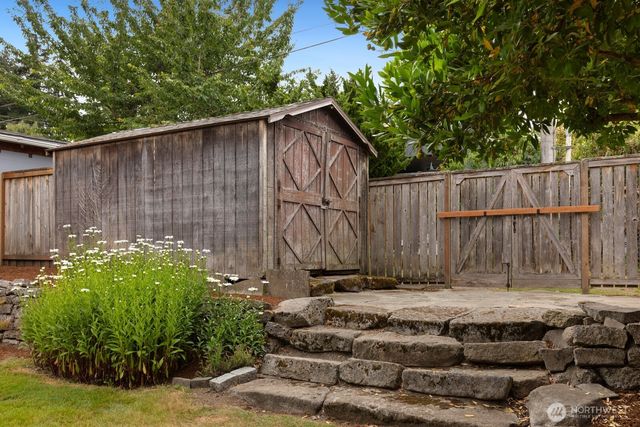 4611 34th Avenue W, Seattle, WA 98199