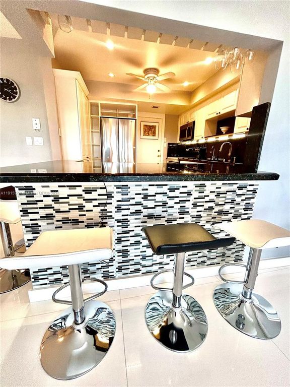 200 Diplomat Pkwy 721, Hallandale Beach, FL 33009