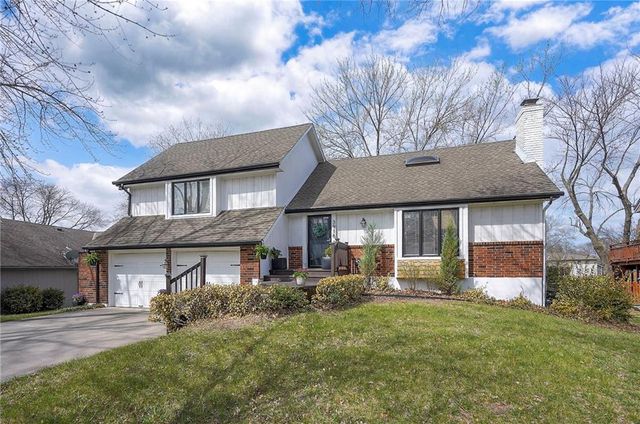 3916 SW HIDDEN COVE Drive, Lee's Summit, MO 64082