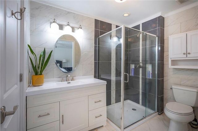 3916 SW HIDDEN COVE Drive, Lee's Summit, MO 64082