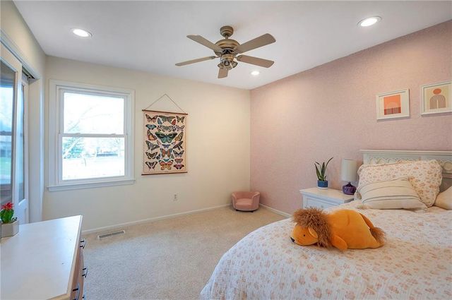 3916 SW HIDDEN COVE Drive, Lee's Summit, MO 64082